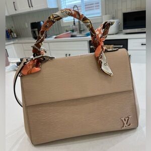 Louis Vuitton Cluny mm EPI Leather Shoulder Bag